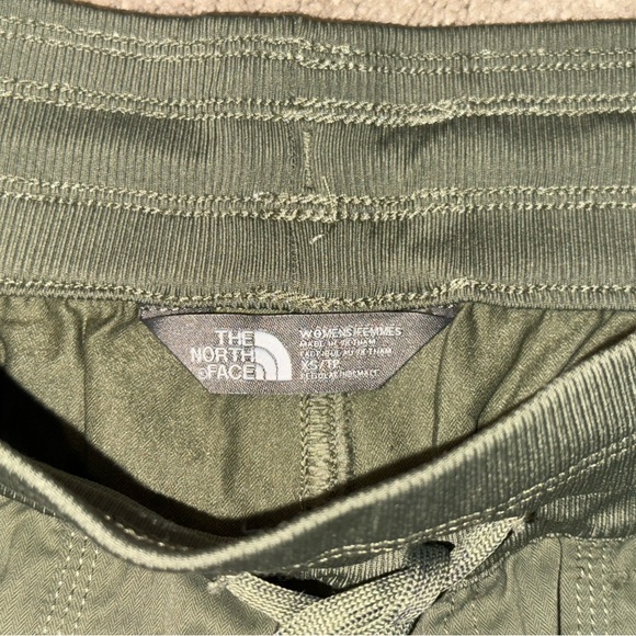 The North Face Women's Aphrodite Green Capris - Picture 6 of 6